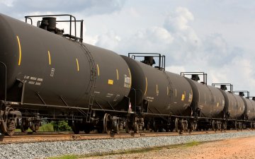 Cenovus Signs 100,000 Bbls/d Rail Transport Deal